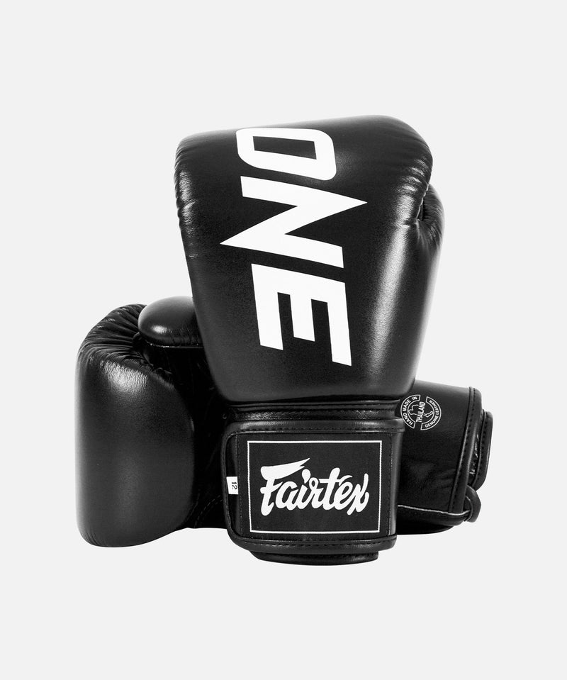 Fairtex ONE Championship ボクシンググローブ 8oz ONE x Fairtex Tight-Fit Boxing Glove (Black) | ONE Championship